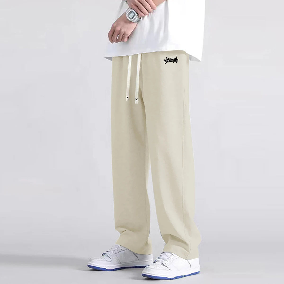 Men's solid color straight leg jogging pants, suitable for casual sports such as running, gym, and outdoor activities.
