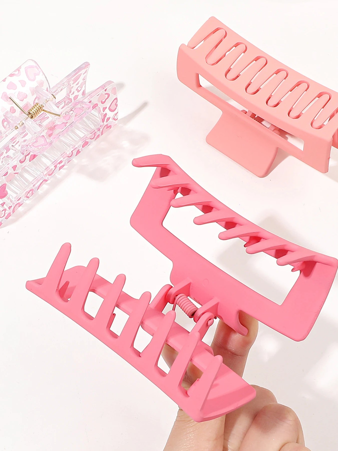 3 Pcs Frosted Cream Color Transparent Fruit Shark Scratch Clip-ins Style Back of Head Premium Wind Plate Women Hair Accessories.