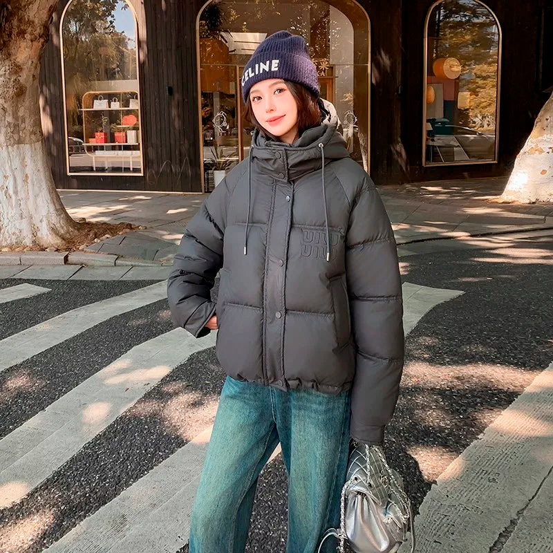2024 Winter Neue frauen Unten Baumwolle Gefütterte Jacken Stilvolle Mit Kapuze Einfarbig Casual Verdicken Warme Lose anliegende kurze Mäntel.