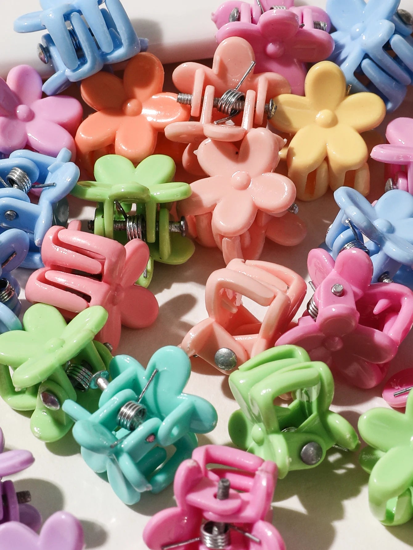 50Pcs Flower Hair Clips Multi color Mini Cute Hair Styling Accessories for Girls and Women Birthday Gifts,10 Colors at Least.