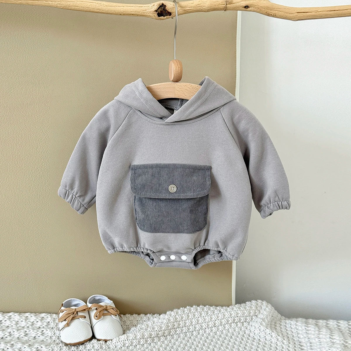 Herbst Neue Baby Minimalistischen Hoodie Lange Ärmel Große Tasche Klettern Kleidung Baby Neugeborenen Artikel Bodys & Einteiler.