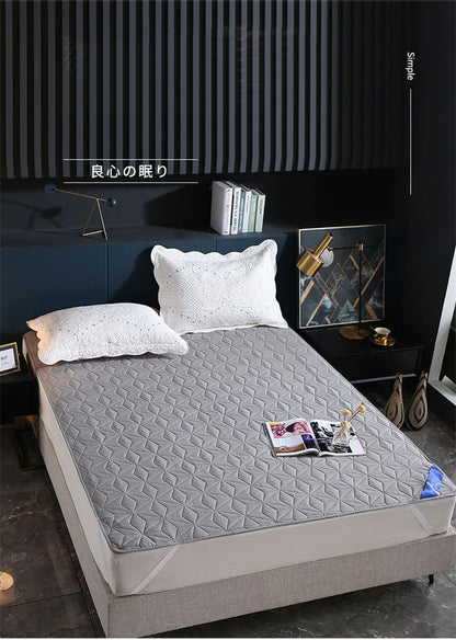 Sandwich Cotton Quilted Waterproof Bed Pad Elderly and Children Bed Protectors Pads Non-slip Anti Dust Skin-friendly Bed Cover.
