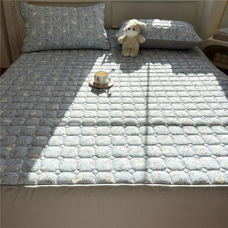 1pc Thicken Bed Cover Cartoon Print Bedspread Non-slip Mattress Protector Quilted Soft Bed Linen 매트리스 커버 (No Pillowcase).