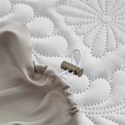 Waterproof Mattress Protector Thicken Fitted Bed Sheet Breathable & Noiseless Mattress Pad for Twin/Double/Queen/King Size Beds.