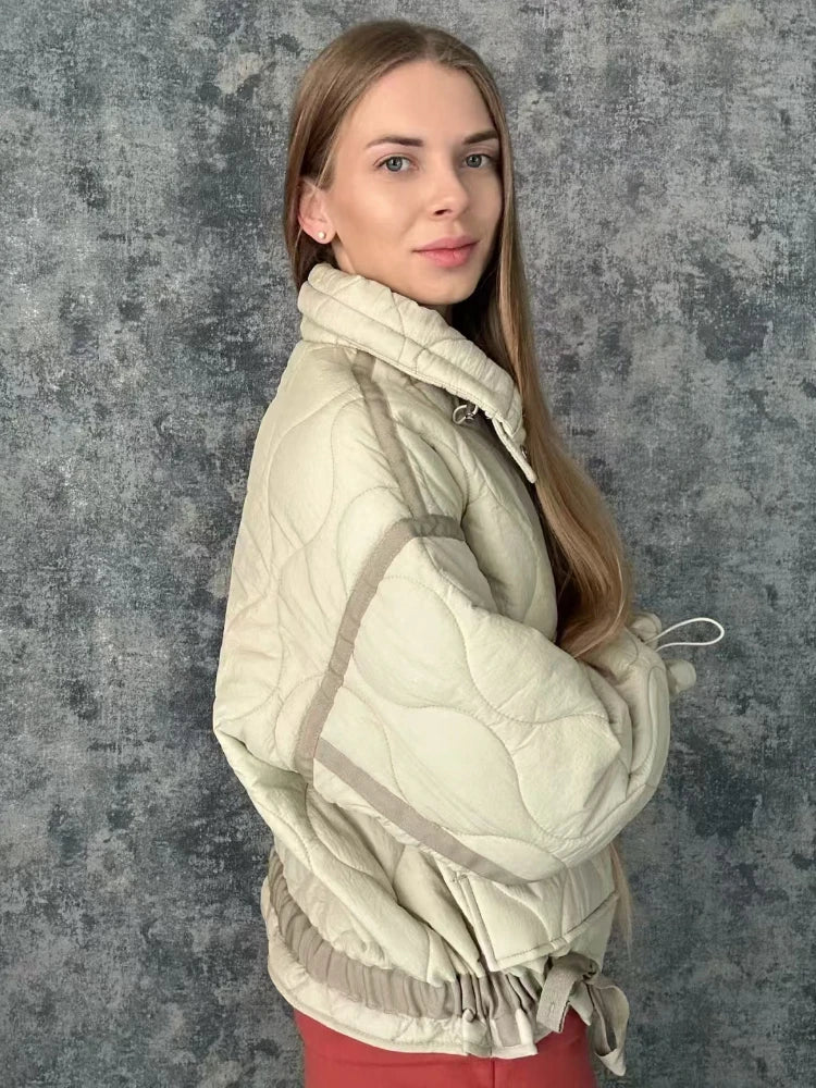 ZBZA Women's Quilted Loose Jacket Mantel Drawstring hoher Kragen Reißverschluss lange Ärmel Versteckter Knopf Doppeltaschen Clip Baumwolle Outerwear Herbst Winter Neue Weibliche Chic Mantel.