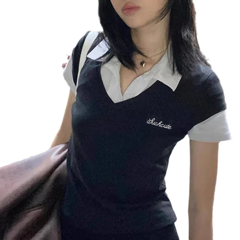 Fashionable and minimalist college style contrasting color lapel fake two piece T-shirt versatile short sleeved top.