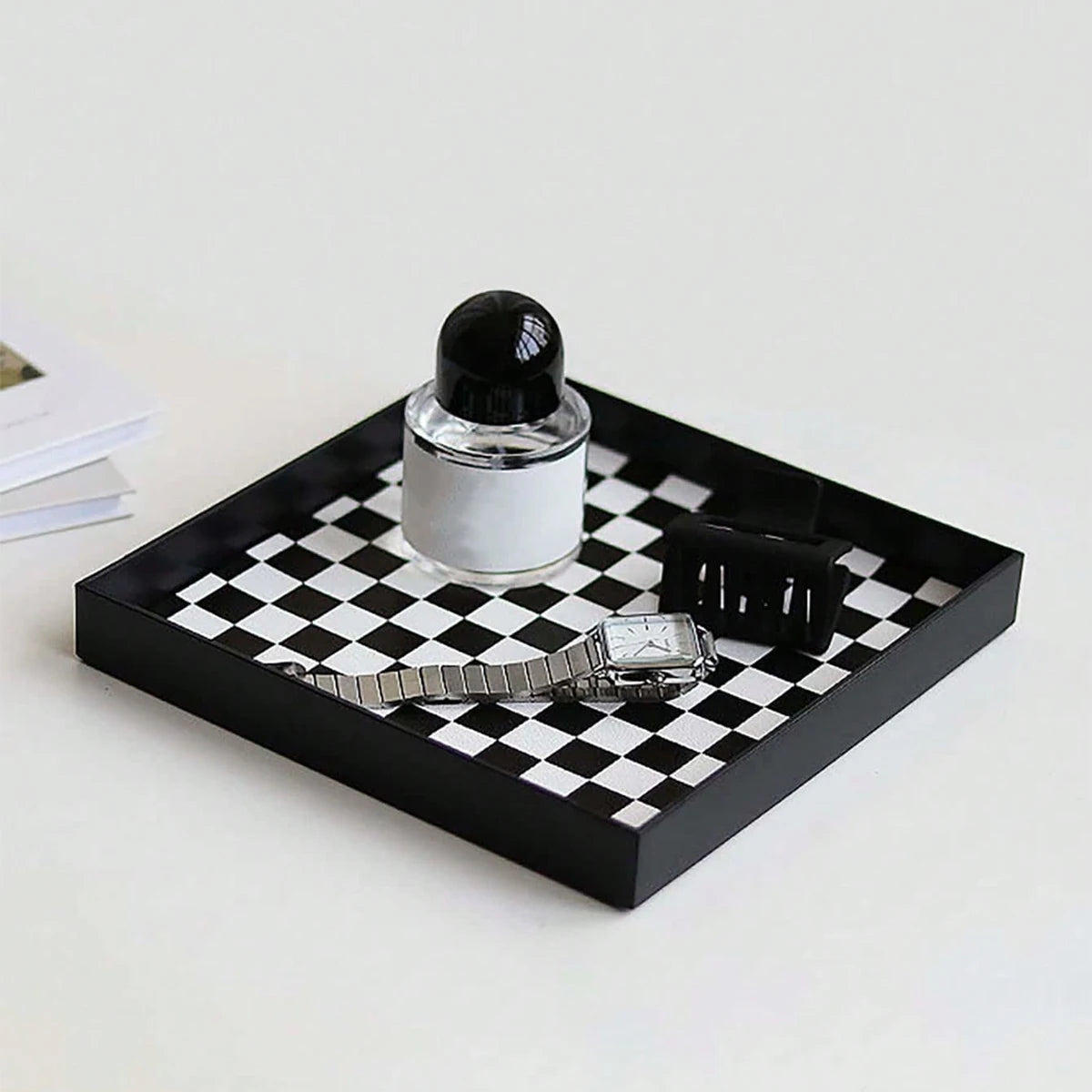 Nordic Home Decoration Luxury Perfume Tray Decorative Plate Lipstick Holder Jewelry Dish Trinket Ring Holder Black Dessert Plate.