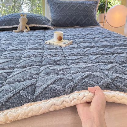 Winter Taft Velvet Mattress Topper Pad Fleece Bedspread Fold Non-slip Thin Tatami Mat Student Dormitory Bed Sheet Mattress Cover.