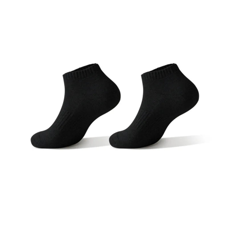 Mens Moisture Wicking Outdoor Hiking Work Cotton Socks Compression Cushion Crew Socks Leisure Men Black Socks 5 Pairs.