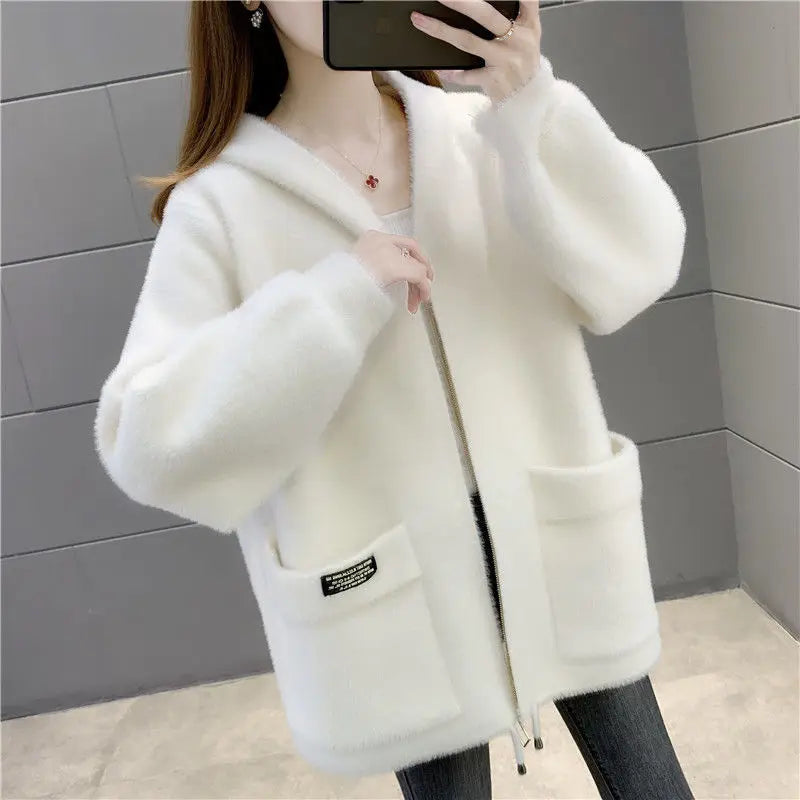 Frauen Jacke Herbst Winter neue Mode imitieren Nerz Samt Mantel 2024 weibliche kurze Kapuze dicke warme Wolle Mantel Oberbekleidung Tops.