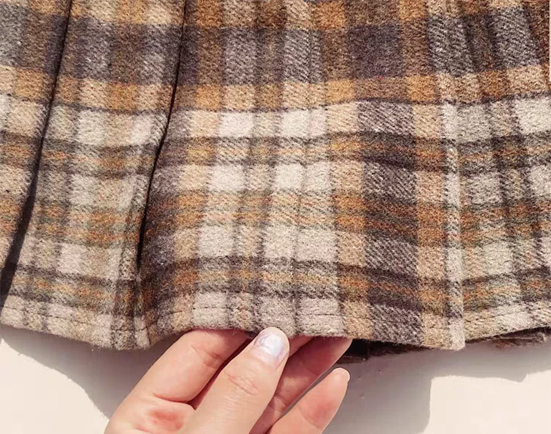 Plaid Woolen Pleated Skirts for Women Fall Winter High Waist Preppy Warm Mini Skirts Lady Fashion Korean All-Match A Line Skirts.
