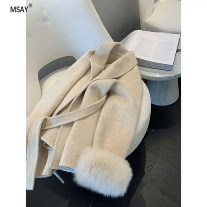 Damen Neue Herbst Und Winter Vielseitige Tweed Cape Mantel Gürtel Modelle Hochrangige Sinn für Fuchs Pelz Manschetten Mischungen Mantel für Frauen.