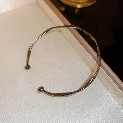 Golden Charm Bangles for Women Minimalism Fashion Twisted Couple Cuff Bracelet 2023 New Trendy Jewelry Girls Wedding Gift.