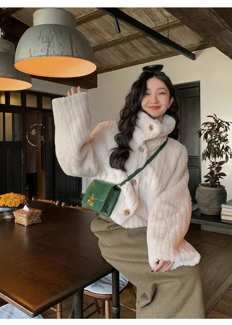 2025 Winter Fashion Stand Collar Warm Plush Short Jacket Women Autumn Retro Street Thickened Loose Harajuku Casual Short Jacket.