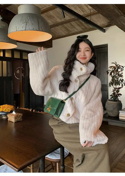 2025 Winter Fashion Stand Collar Warm Plush Short Jacket Women Autumn Retro Street Thickened Loose Harajuku Casual Short Jacket.