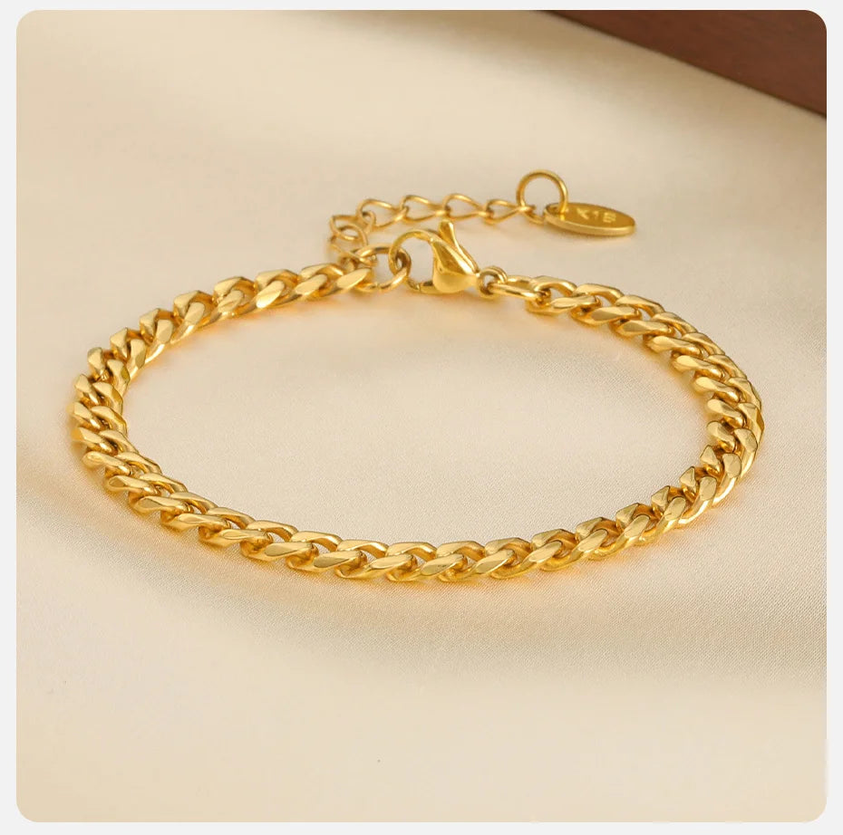 Vnox 6mm Flat Cuban Chain Bracelets for Women Girls, Macrame Edge Curb Links Bracelet,Gold Plated Stainless Steel with K18 Stamp.