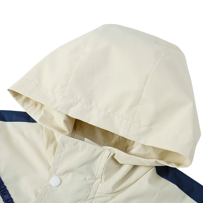 2025 Herbst winddichter Babyspielanzug für Neugeborene, Farbblock, Druckknopf, Kapuze, einteilig, 0–2 Jahre, Säuglings-Outdoor-Regenmantel-Overall.