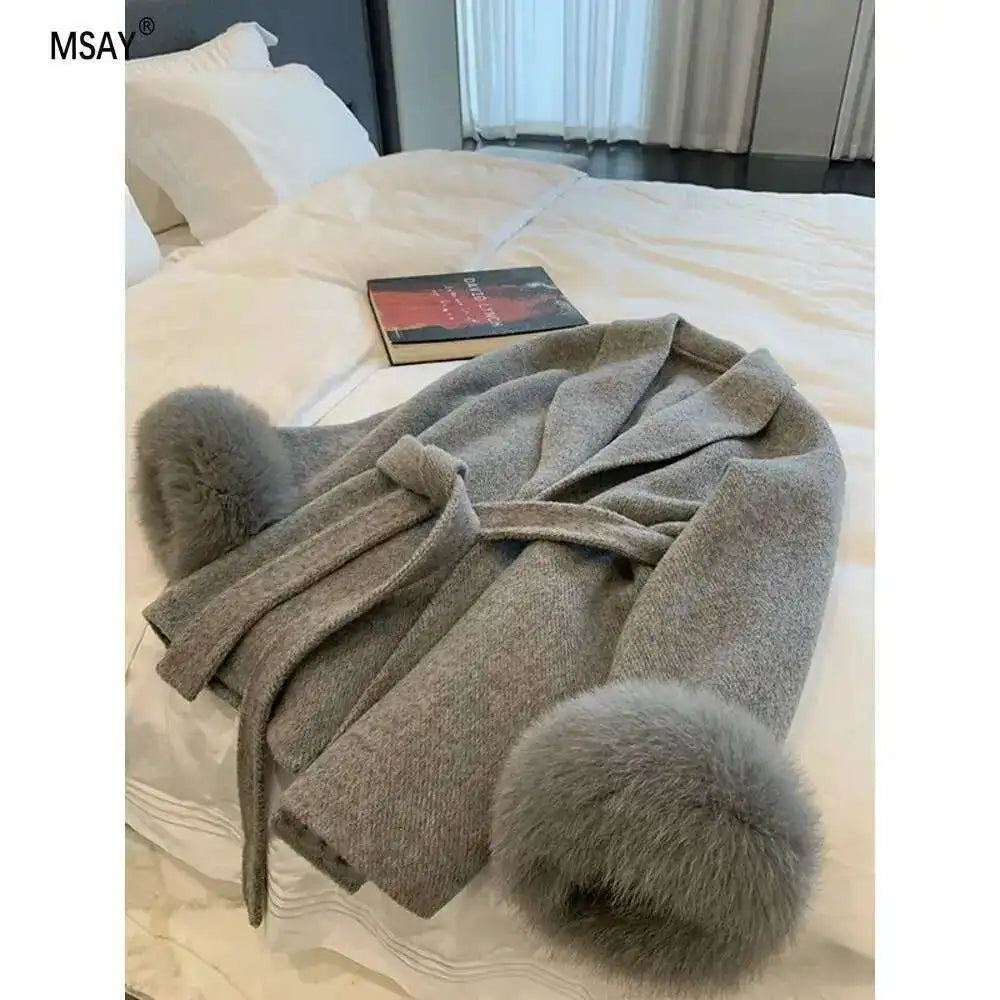 Damen Neue Herbst Und Winter Vielseitige Tweed Cape Mantel Gürtel Modelle Hochrangige Sinn für Fuchs Pelz Manschetten Mischungen Mantel für Frauen.