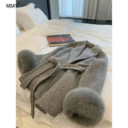 Damen Neue Herbst Und Winter Vielseitige Tweed Cape Mantel Gürtel Modelle Hochrangige Sinn für Fuchs Pelz Manschetten Mischungen Mantel für Frauen.