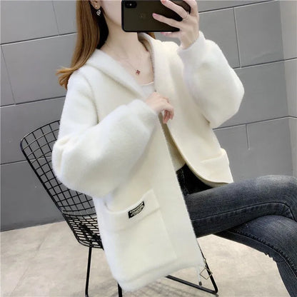 Frauen Jacke Herbst Winter neue Mode imitieren Nerz Samt Mantel 2024 weibliche kurze Kapuze dicke warme Wolle Mantel Oberbekleidung Tops.