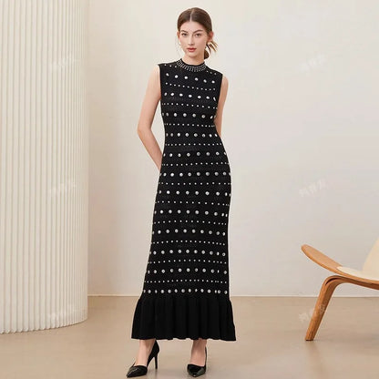 Gestricktes Kleid im europäischen und amerikanischen Design für Damen, Frühling/Sommer, Rundhalsausschnitt, heiße Perlen, einzigartiger, schlankmachender langer Stil.