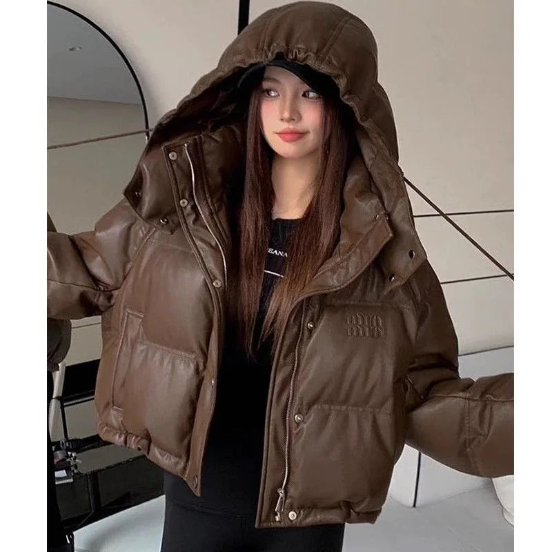 2024 Winter Neue frauen Unten Baumwolle Gefütterte Jacken Stilvolle Mit Kapuze Einfarbig Casual Verdicken Warme Lose anliegende kurze Mäntel.