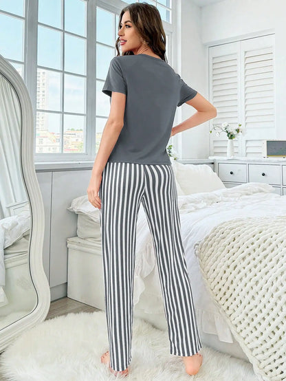 Damen-Pyjama im neuen Stil, kurzärmelig, gestreifte Hose, zweiteilig, elegantes, lässiges Heim-Outfit.