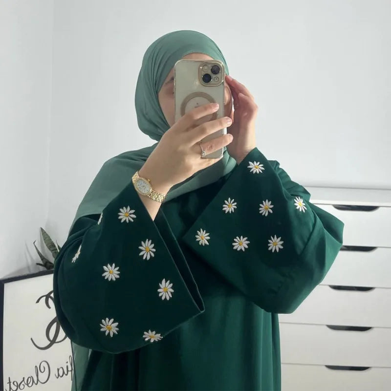 2024 Daisy Embroidery Muslim Modest Dress for Women Eid Saudi Arabia Dubai Abaya Luxury Islam Turkey Holiday Party Jalabiya Robe.