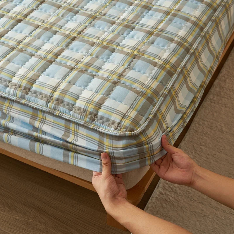 For High-Quality Quilted Plaid Mattress Cover,Mattress Protector,- Antibacterial, Breathable,Comfortable for Fresh Sleep Experie.