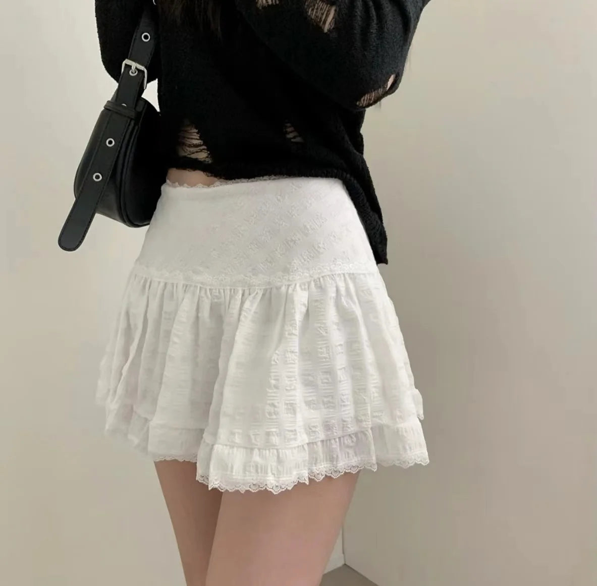 Y2K Low Rise Mini Skirt Tiered Ruffled Lace Trim White Short Skirt Summer Women Teen-Girl Feminine Barbiecore Outfit.
