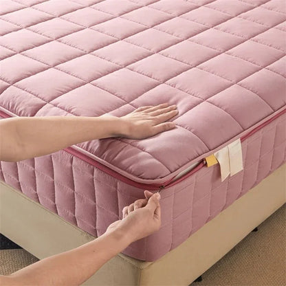 Breathable Quilted Mattress Protector with Soybean Fiber Padding Hypoallergenic Skin-Friendly Cover Machine Washable 720° Cover.