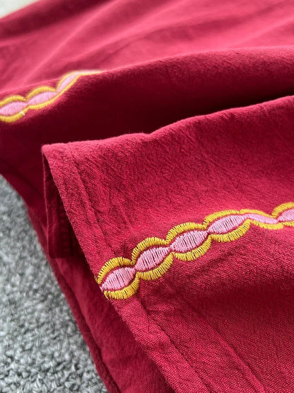 Sommer Freizeit Urlaub Langes Kleid für Frauen Neue Retro Ethnischen Stil Bestickt V-ausschnitt Ausgestellte Ärmel Taille Cinched Kleid D27.