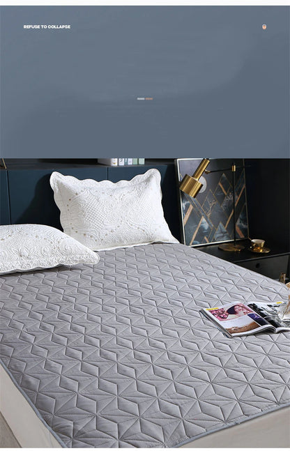 Sandwich Cotton Quilted Waterproof Bed Pad Elderly and Children Bed Protectors Pads Non-slip Anti Dust Skin-friendly Bed Cover.