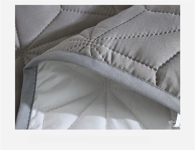 Sandwich Cotton Quilted Waterproof Bed Pad Elderly and Children Bed Protectors Pads Non-slip Anti Dust Skin-friendly Bed Cover.