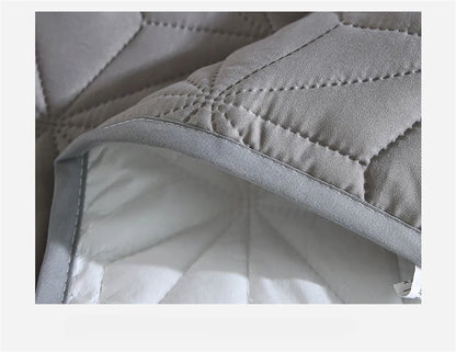 Sandwich Cotton Quilted Waterproof Bed Pad Elderly and Children Bed Protectors Pads Non-slip Anti Dust Skin-friendly Bed Cover.
