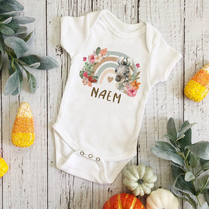 Personal isierte Baby Bodysuit Regenbogen Tier mit Namen Säugling Overalls Neugeborenen Wild One Outfits Stram pler Baby Geburtstag Dusche Geschenke.