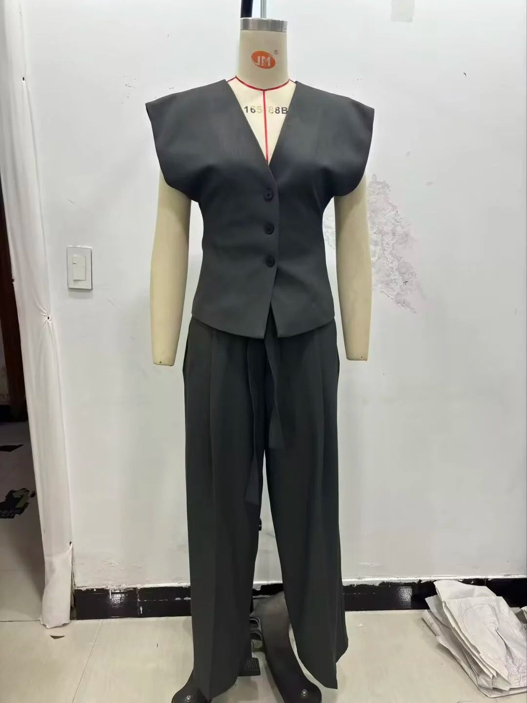 ZERAINS Autumn women's sleeveless V-neck short vest loose fit with waistband pleated high waisted pants set.