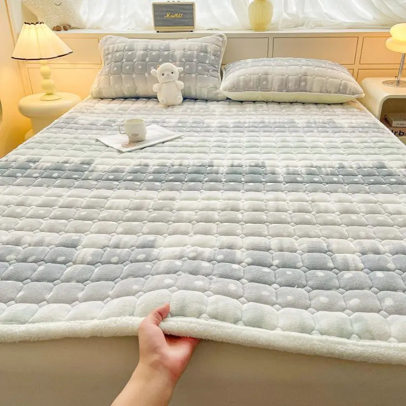 Winter Warm Velvet Mattress Toppers Thick Bed Mattress Cover Bedspread Bed Linens Thin Tatami Floor Mat Single Double Bed Sheet.