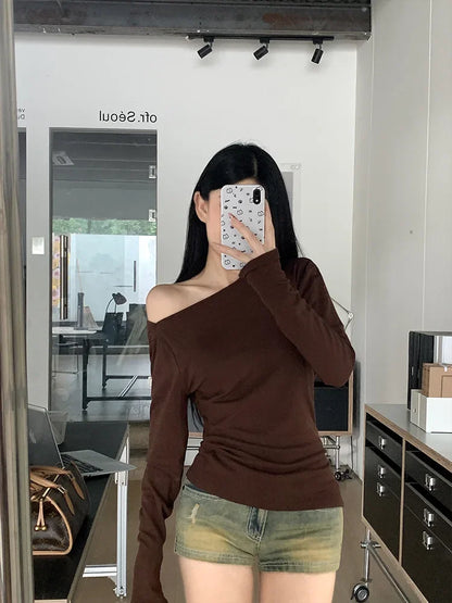 Slim Fit Long Sleeve T-Shirt Shoulder Bared One Shoulder Style Casual Streetwear for Young Women Fashionable And Stylish