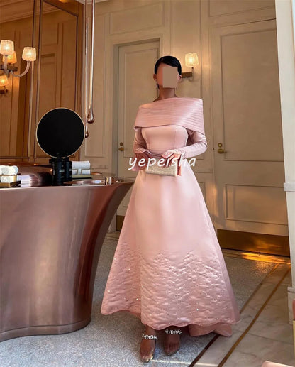 Maßgeschneiderte, exquisite, modische, plissierte, drapierte, mit Pailletten besetzte, schulterfreie A-Linien-Midikleider, maßgeschneiderte Anlasskleider, formell.