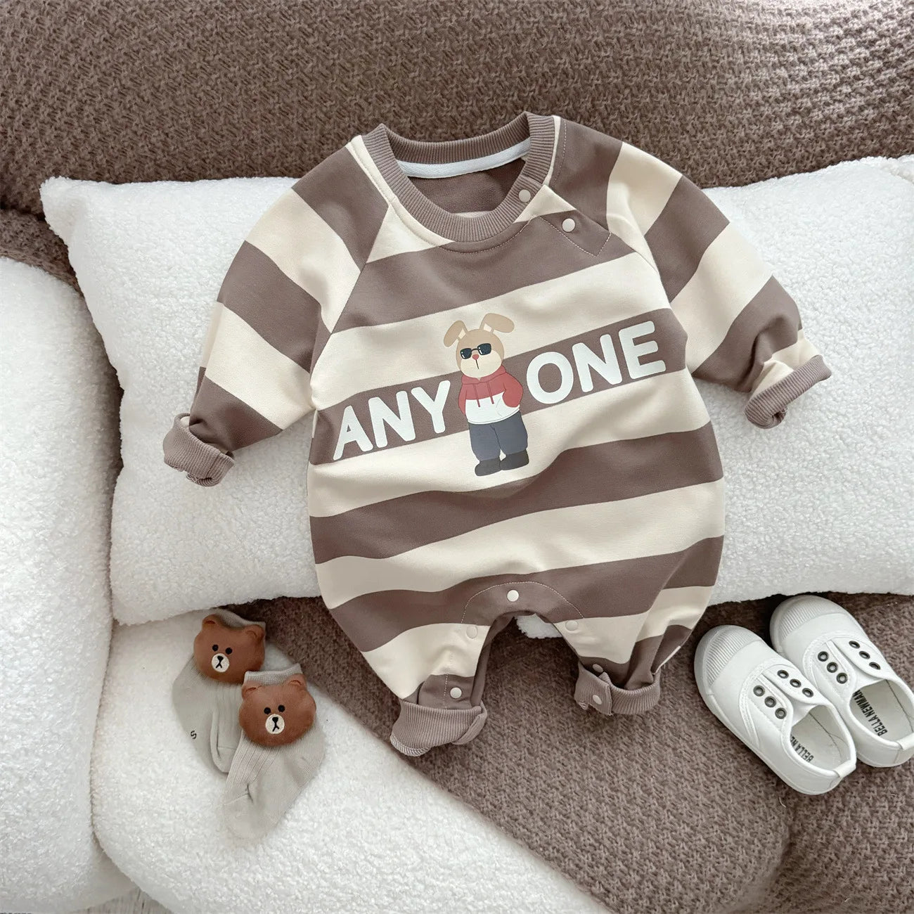 Ins 2024 Frühling Herbst Baby Jungen Bodysuit Baumwolle gestreiften Cartoon gedruckt Langarm Kleinkind Jungen Stram pler Neugeborene Jungen Outfits.