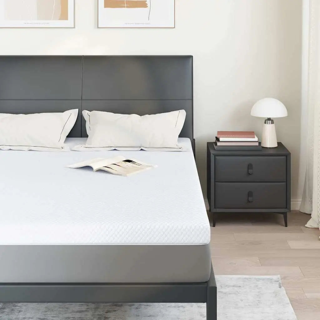 Cozy White Mattress Pad 140x190cm Soft Polyester Jacquard Fabric Bedding Protector.