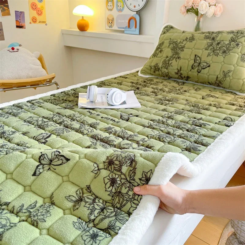 Winter Soft Thick Flannel Mattress Toppers Dormitory Single Double Bedspread Warm Bed Sheets Mattress Cover Fold Tatami Thin Mat