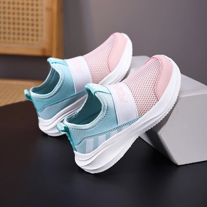 Girls Slip on Shoes Children Sneaker Fashion Knit Fabric Luxury Kids Casual Shoes Lightweight School Sports Girls Shoes.