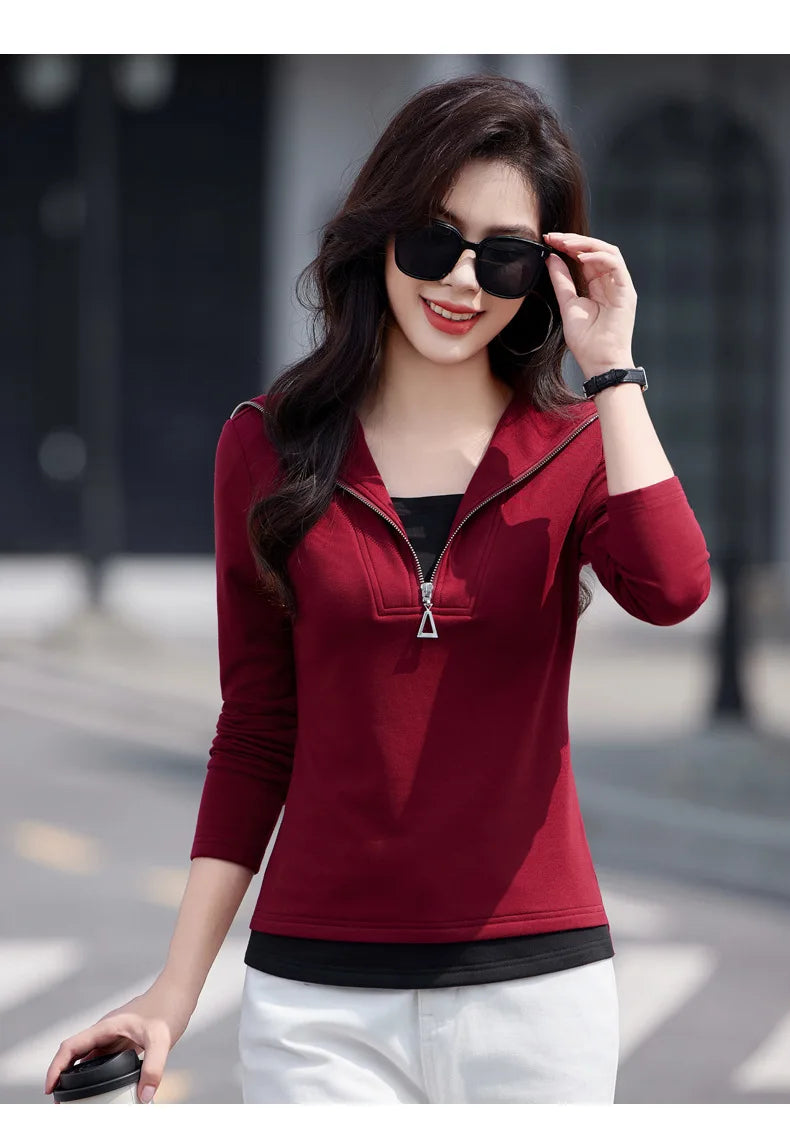 Fake two long sleeved T-shirts for women in autumn and winter, new fashionable plus size color blocked warm zipper lapel top.