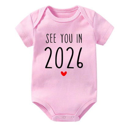 Wir sehen uns im Jahr 2026 Schwangerschaftsankündigung Baby Strampler Baumwolle Kleinkind Overall Sommer Kurzarm Neugeborene Jungen Mädchen Body.