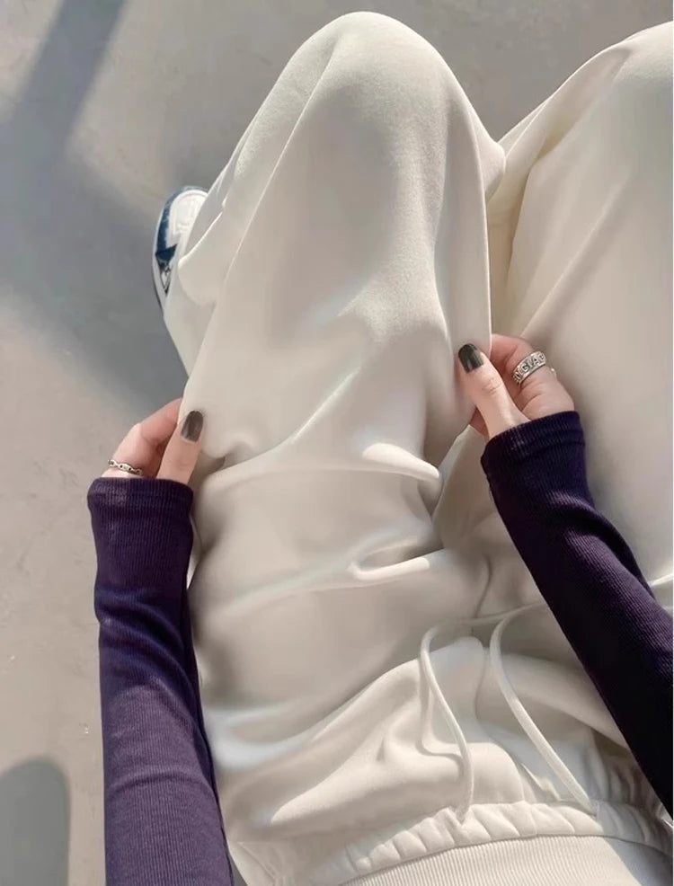 Graue Sporthose für Damen mit hoher Taille und lockerem, schlankem, geradem Bein und weitem Bein. Amerikanische Jogginghose..