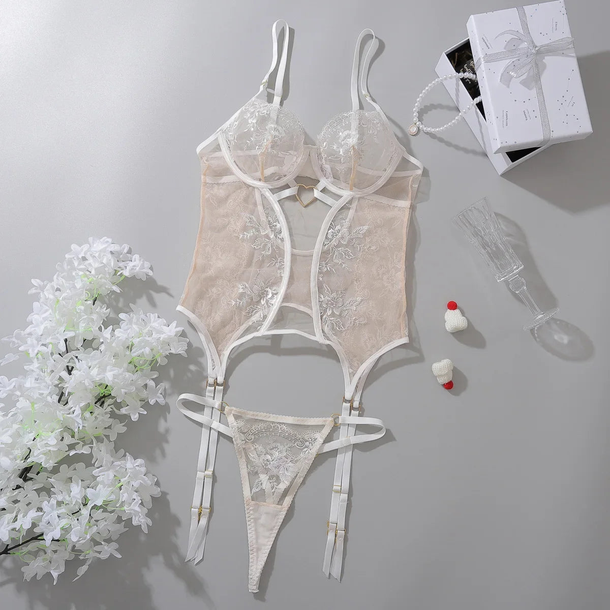 Sexy Mesh Lingeries Sets 2025 Hot Embroidered Floral Erotic Products Transparent Lace Intimate Female Complete Thong Exotic Set.