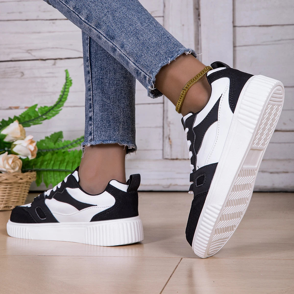 Women Shoes Skateboarding Shoes For Men Fashion Sneakers Lightweight White Black Sports Running Outdoor Casual Shoes Size36-46.