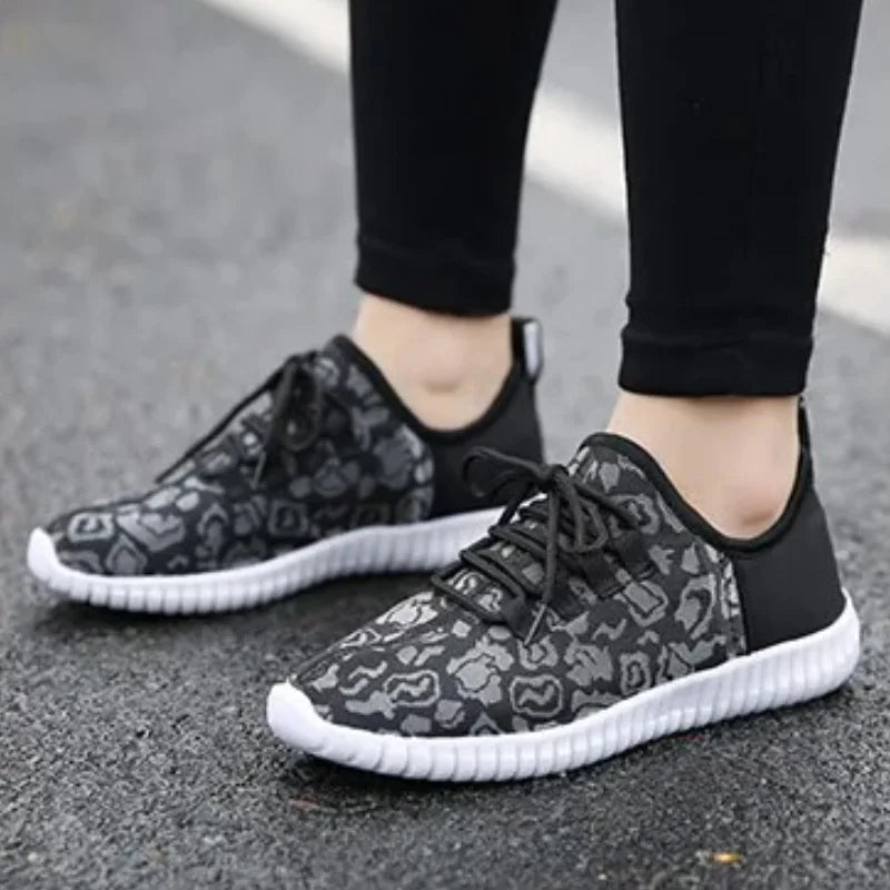 7ipupas LED Shoes for Boys Girls Women and Men Fiber Optic Shoes and Elastic Sole USB Rechargeable Lightweight Sneakers.